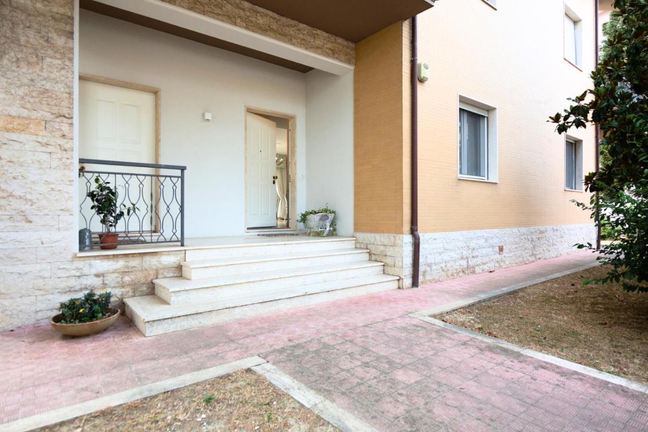 L'Oasi Della Pace - Confortevole E Vicino A Tutto Apartment Chiaravalle Exterior photo